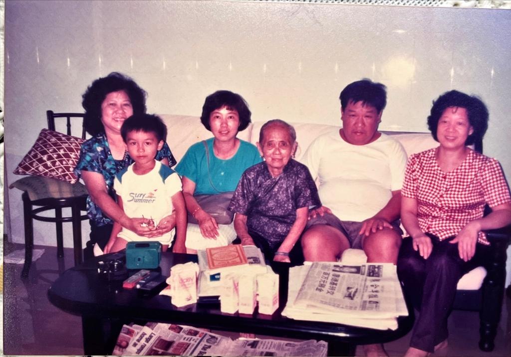 My Grandmother, Aunties And Uncle (Photo 2)